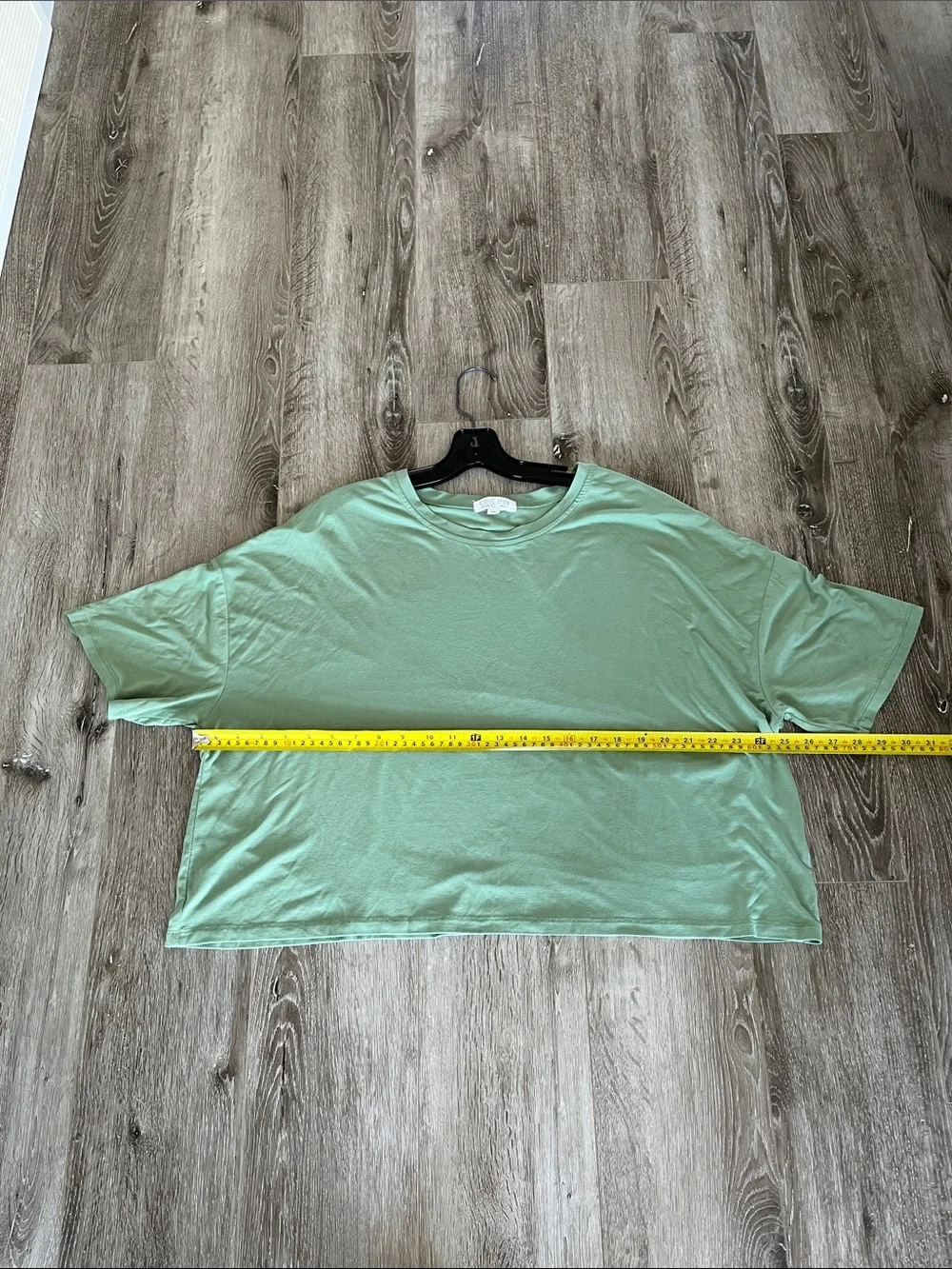 C’est Moi
BAMBOO Short Sleeve Boxy Tee in Sage Green - Picture 7 of 7
